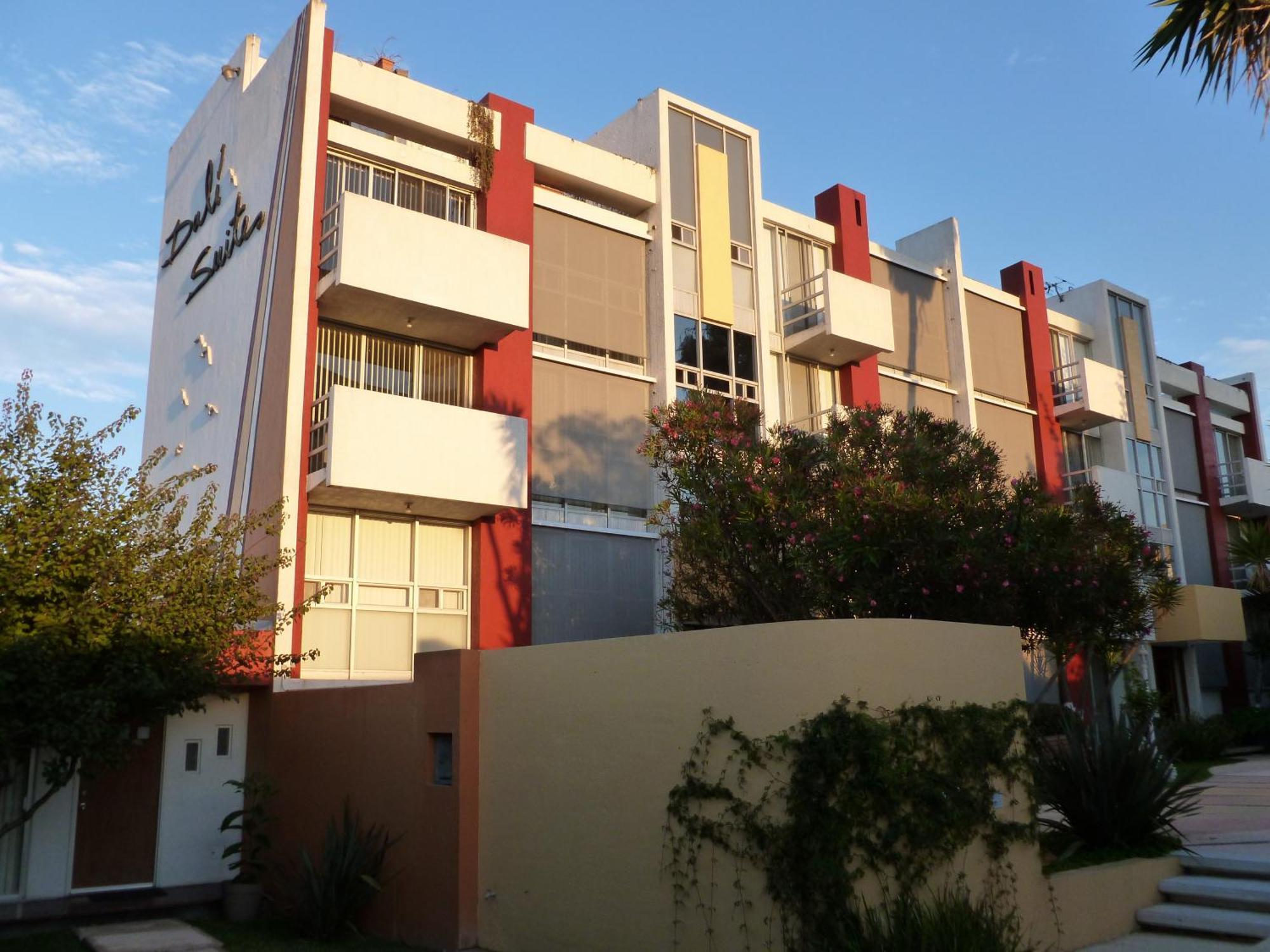 Dali Suites Hotel Tijuana Exterior photo